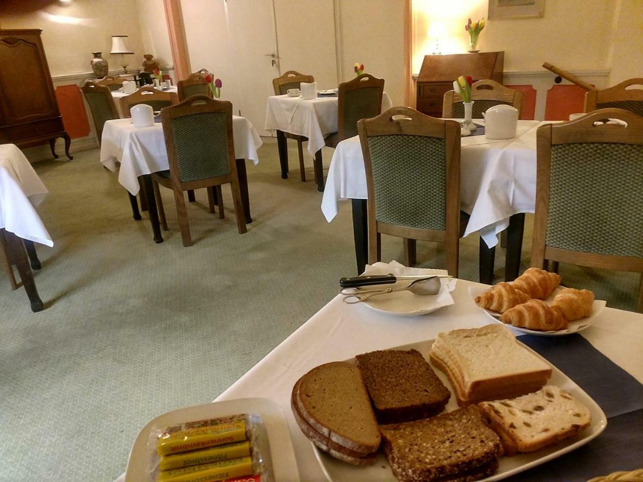 Schloss Hotel Gbr Dusseldorf Bagian luar foto