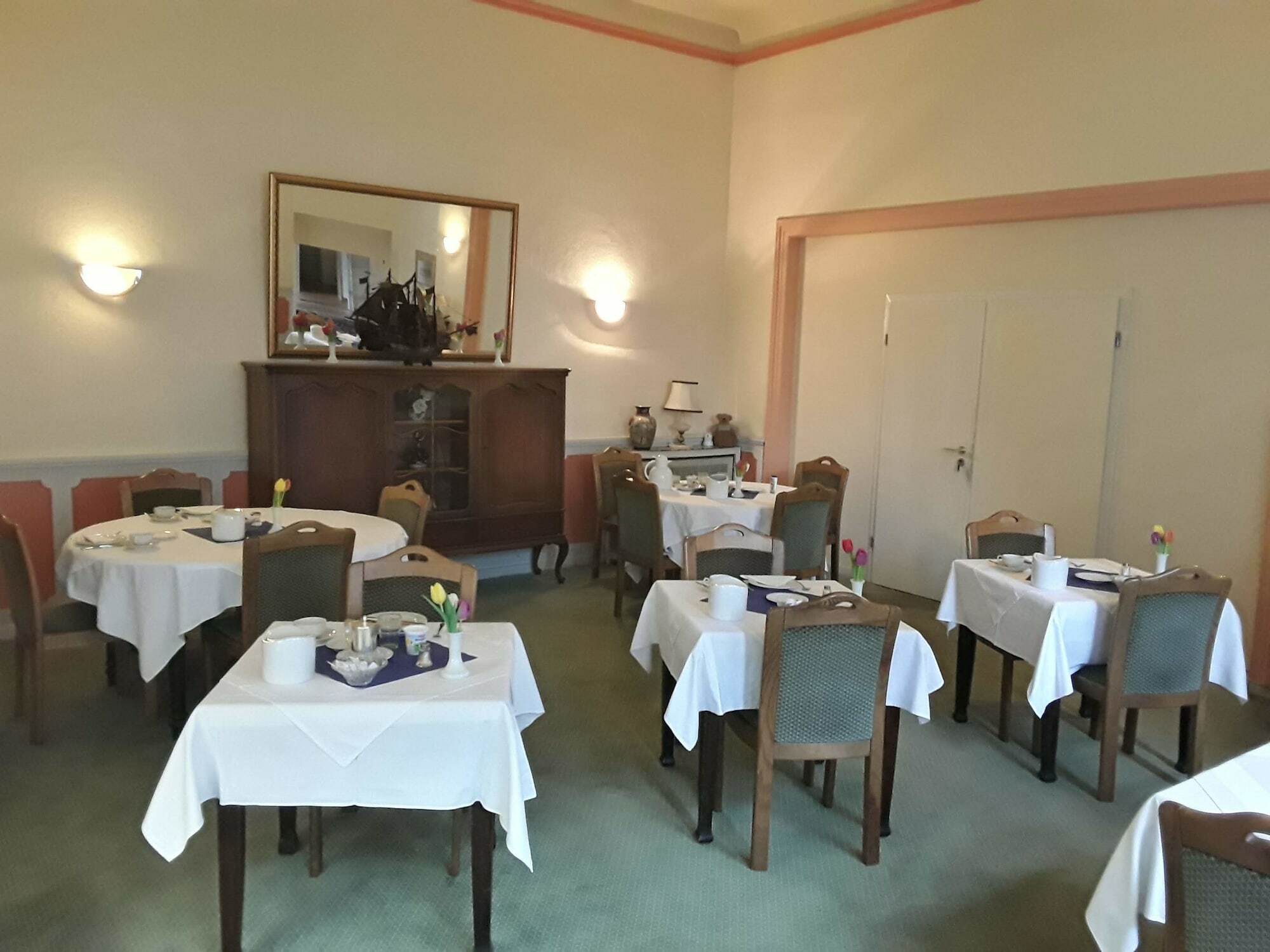 Schloss Hotel Gbr Dusseldorf Bagian luar foto